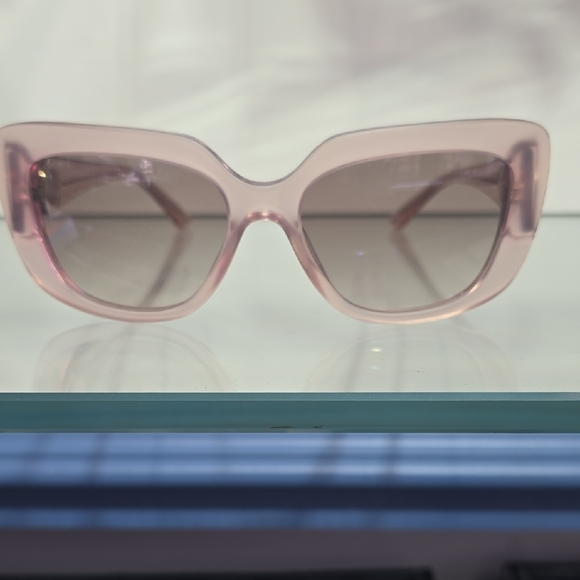 BULGARI Elegant Pink Sunglasses - Picture 2 of 4